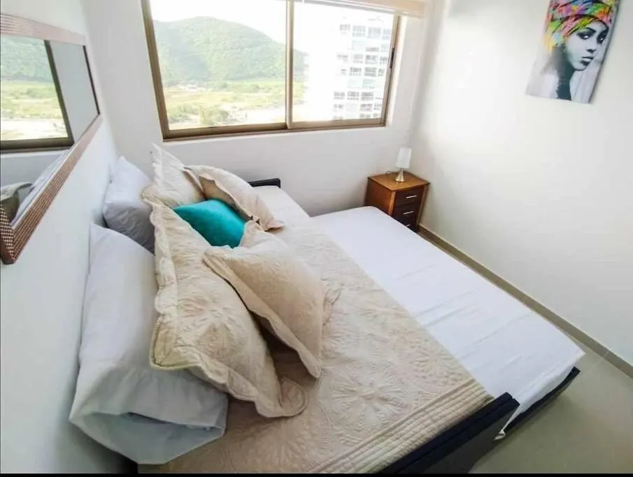 Exclusivo club de playa con acceso directo a la playa de pozos colorados, cuenta con piscinas olímpicas, para niños, restaurante, jacuzzi, sauna, turco, salón de juegos, simulador de golf, spa, transporte interno, bar, etc. Santa Marta