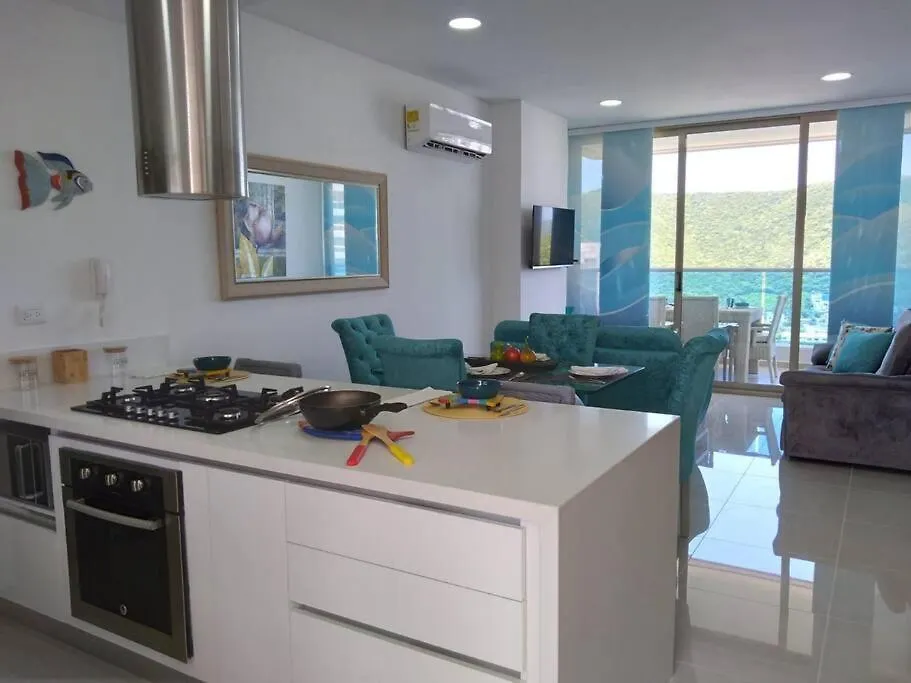 Exclusivo club de playa con acceso directo a la playa de pozos colorados, cuenta con piscinas olímpicas, para niños, restaurante, jacuzzi, sauna, turco, salón de juegos, simulador de golf, spa, transporte interno, bar, etc. Santa Marta  Colombia