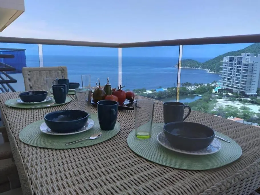 Exclusivo club de playa con acceso directo a la playa de pozos colorados, cuenta con piscinas olímpicas, para niños, restaurante, jacuzzi, sauna, turco, salón de juegos, simulador de golf, spa, transporte interno, bar, etc. Santa Marta  Apartamento Santa Marta (Magdalena)