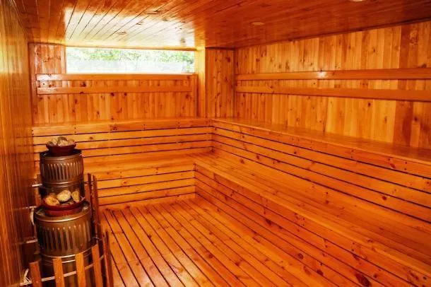 Apartamento Exclusivo club de playa con acceso directo a la playa de pozos colorados, cuenta con piscinas olímpicas, para niños, restaurante, jacuzzi, sauna, turco, salón de juegos, simulador de golf, spa, transporte interno, bar, etc. Santa Marta