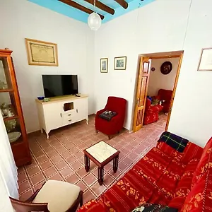 https://tranquila-casa-con-chimenea-hermoso-salon-patios.es-andalucia.com